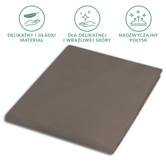 Prześcieradło satynowe bez gumki 200x220 w kolorze sepia. Ułożone leżąco, z gładką, błyszczącą powierzchnią. Widoczne ikony wskazujące na delikatny materiał oraz zastosowanie dla wrażliwej skóry. Tło w neutralnym odcieniu.