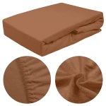 Prześcieradło frotte z gumką 180x200 w kolorze czekoladowym, leżące na płasko. Zbliżenia ukazują elastyczne wykończenie brzegów oraz miękką, teksturowaną powierzchnię materiału. Idealne do użytku domowego.