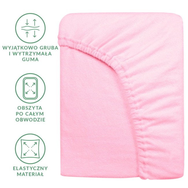 Prześcieradło frotte z gumką 60x120 w kolorze jasnego różu, leżące płasko, z widocznymi miękkimi włóknami. Gumka obszyta po całym obwodzie, elastyczny materiał. Widoczne logo i ikony dotyczące cech użytkowych. Tło jednolite.