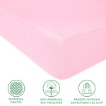 Prześcieradło frotte z gumką 60x120 w jasnym różowym kolorze, leżące na płaskiej powierzchni. Materiał o wysokiej gramaturze 155 g/m², z miękką, teksturowaną powierzchnią. Widoczne oznaczenia materiału: 82% bawełna, 18% poliester.