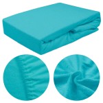 Prześcieradło frotte z gumką w kolorze turkusowym, rozmiar 120x200 cm, leżące na płasko. Materiał o miękkiej, teksturowanej powierzchni, z widoczną gumką na krótszych krawędziach, zapewniającą stabilność. Detal o fakturze dzianiny widoczny w zbliżeniu.