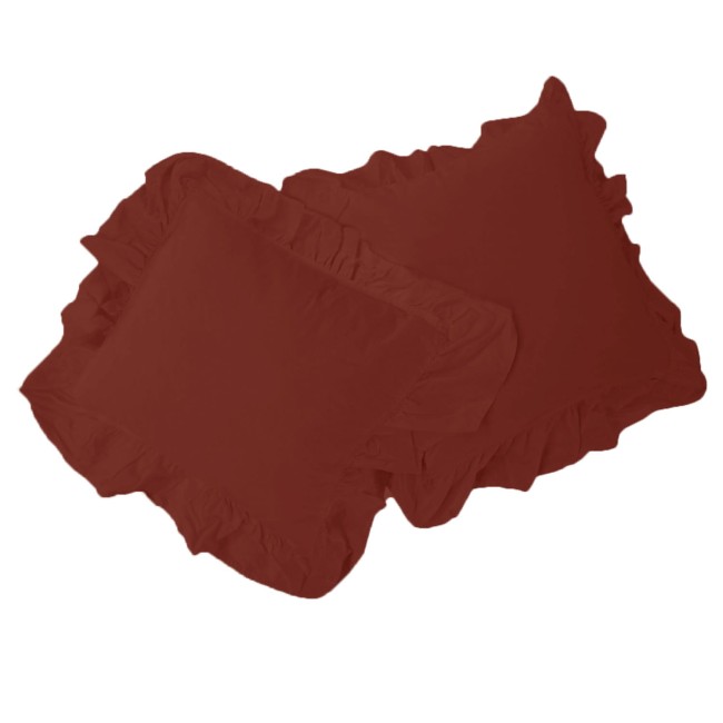 Pościel bawełniana z falbanką w kolorze czerwonym, rozmiar 160x200 cm. Dwa poduszki z falbanką, leżące obok siebie. Widoczne gładkie tkaniny i miękka struktura materiału. Tło jednolite, co podkreśla intensywność koloru.