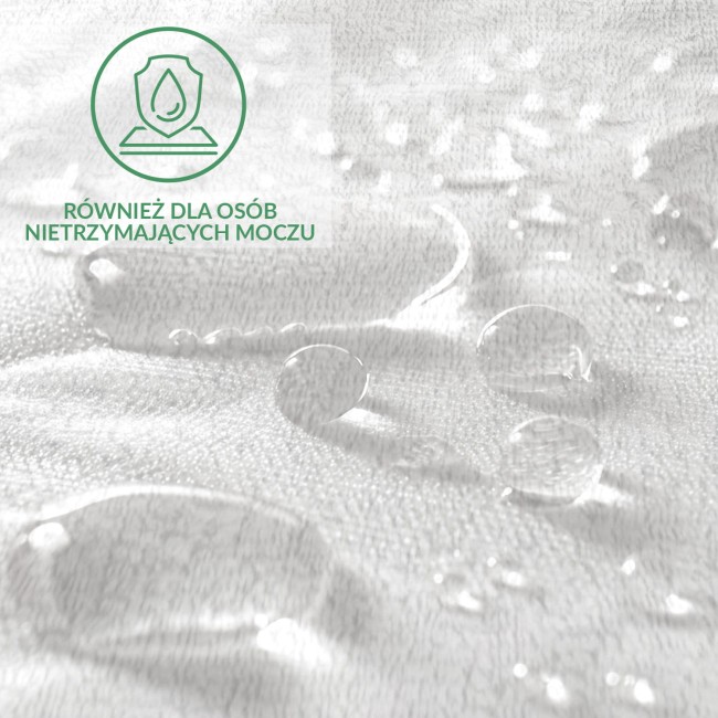 Ochraniacz na materac 140x200 w kolorze białym, wykonany z materiału wodoodpornego. Na powierzchni widoczne krople wody, co podkreśla właściwości ochronne. Tło jednolite, bez wzorów.