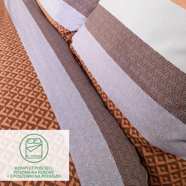 Pościel satyna bawełniana 160x200 w pomarańczowo-brązowe pasy, z widocznymi geometrycznymi wzorami na poszewkach. Produkt leży na płaskiej powierzchni, w zbliżeniu wyraźnie widoczna faktura tkaniny.