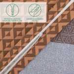 Pościel z satyny bawełnianej w kolorze pomarańczowo-brązowych pasów. Widoczny zamek błyskawiczny zasłonięty plisą, prezentowany z boku. Wzory geometryczne na jedwabistym materiale, wyraźna tekstura. Rozmiar 200x220 cm.