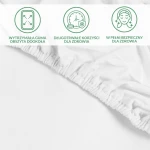 Ochronne prześcieradło z gumką 140x200 SMARTCEL w kolorze białym, widoczne z boku, ukazujące elastyczną, gładką fakturę materiału i obwód z gumą. Produkt leży na białym tle, bez dodatkowych elementów graficznych.