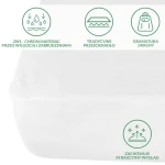 Ochronne prześcieradło z gumką 90x200 w kolorze białym, leżące na materacu. Widoczne elementy graficzne informujące o funkcjonalności: ochrona przed wilgocią i zabrudzeniami, gramatura 140g/m². Produkt o gładkiej fakturze, bez dodatkowych detali.