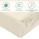 Ochronne prześcieradło z gumką SMARTCEL w kolorze kremowym, rozmiar 180x200 cm. Materiał odznacza się miękką fakturą, jest antybakteryjny, oddychający oraz eliminuje nieprzyjemne zapachy. Ułożone w pozycji leżącej.