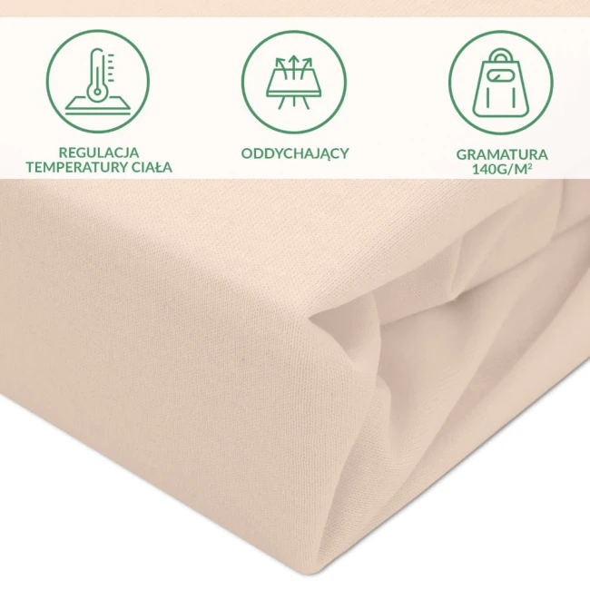 Ochronne prześcieradło z gumką w kolorze beżowym, leżące na płaskiej powierzchni. Materiał o fakturze tekstylnej, z widocznymi detalami dotyczącymi regulacji temperatury ciała, oddychalności i gramatury 140 g/m². Tło jasne, neutralne.