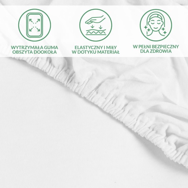 Ochronne prześcieradło z gumką 160x200 w kolorze białym, leżące na jednolitym tle. Widoczna wytrzymała guma obszyta dookoła oraz gładka tekstura materiału, oferującego elastyczność i przyjemny dotyk.