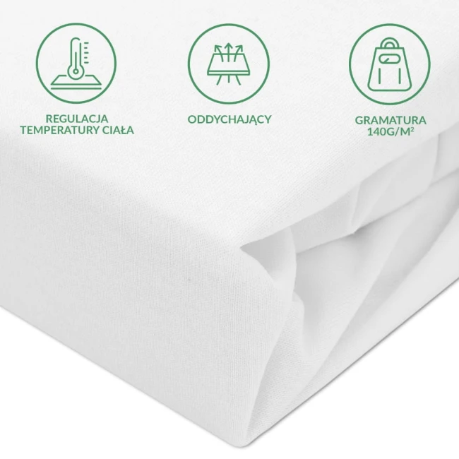 Ochronne prześcieradło z gumką 200x220 cm w kolorze białym. Złożone, prezentujące gładką fakturę materiału. Widoczne ikony informacyjne: regulator temperatury ciała, oddychająca tkanina oraz gramatura 140 g/m². Na tle białym.