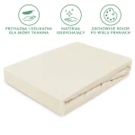 Prześcieradło jersey z gumką 80x180 w kolorze ecru, leżące na płasko. Materiał gładki i elastyczny, idealnie dopasowuje się do materaca. Produkt bez wzorów, z widoczną gumką na krawędziach dla lepszego trzymania.