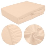 Prześcieradło frotte z gumką 200x220 w kolorze róż perłowy, leżące na płasko. Wyraźna faktura materiału frotte, gumka na krawędzi. Widoczny detal obrzucania materiału w zbliżeniach. Tło neutralne, jasne, co podkreśla kolor produktu.