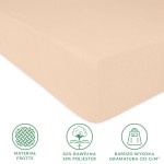 Prześcieradło frotte z gumką w kolorze perłowego różu, o wymiarach 90x200 cm, leży na białym tle. Wykonane z materiału 82% bawełna, 18% poliester; gramatura 155 g/m². Widoczna faktura tkaniny, idealne do minimalistycznych aranżacji.
