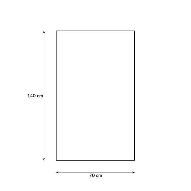 Ręcznik bawełniany w kolorze niebieskim, z wzorem Myszki Mickey. Rozmiar: 70x140 cm. Produkt leży płasko, z widocznymi detalami wzoru, tekstura materiału przyjemna w dotyku. Tło jednolite, podkreślające kolor ręcznika.