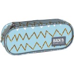 Piórnik jednokomorowy BackUp w kolorze miętowym z geometrycznym wzorem w zygzaki. Produkt widoczny z boku, zamknięty, z metalowym zamkiem błyskawicznym. Widoczne logo BackUp, umieszczone na szarej metce.