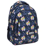 Plecak szkolny BackUp Papugi w kolorze granatowym z kolorowym wzorem papug i motywem serc. Z przodu widoczne są dwie kieszenie zapinane na zamek, logo na czarnej metce. Produkt stojący, uchwyty i rączki do przenoszenia.