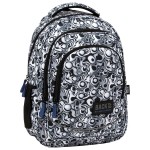 Plecak szkolny BackUp w czarno-białym wzorze z graficznymi motywami. Z przodu umieszczone dwa zamki błyskawiczne w niebieskich kolorach. Wykonany z materiału, o kształcie prostokątnym, stojący. Logo BACKUP w widocznym miejscu.