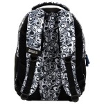 Plecak szkolny BackUp w kolorze czarno-białym z dynamicznym wzorem. Widok z przodu, stojący. Wykonany z materiału tekstylnego, z siateczkowymi kieszeniami i regulowanymi, czarnymi ramiączkami. Logo BACK umieszczone w centralnej części.