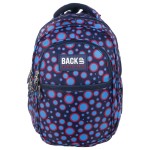 Plecak szkolny BackUp w kolorze granatowym, pokryty wzorem czerwonych i błękitnych kropek. Ujęcie frontalne, plecak stoi pionowo. Z przodu widoczna naszywka z logo „BACK UP” oraz dodatkowe kieszenie z zamkami. Wymiary plecaka nieokreślone.