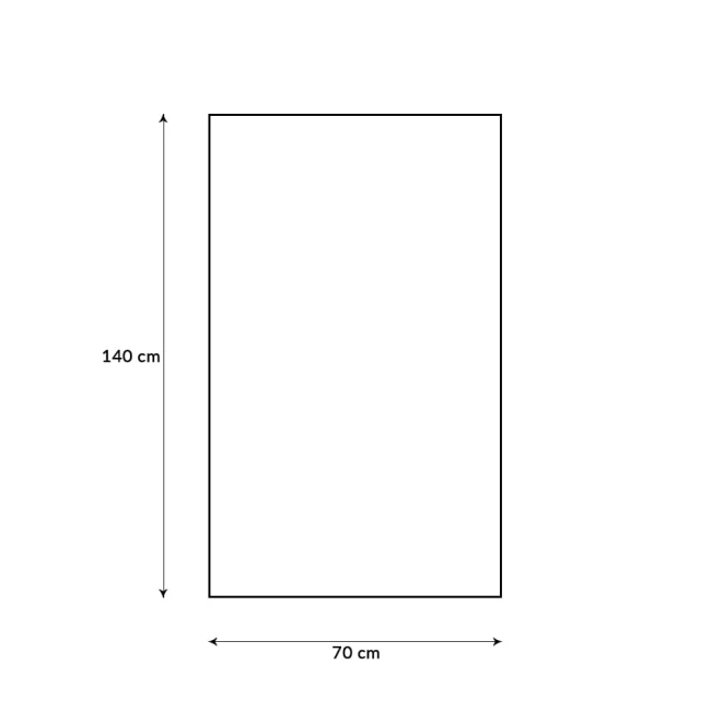 Ręcznik dziecięcy o wymiarach 70x140 cm, wykonany z bawełny. Prezentuje wzór Myszki Minnie. Ułożony na płasko, z białym tłem, zapewnia czytelność detali. Brzeg ręcznika ozdobiony haftem, niezbyt intensywne kolory, przyjazne dla dzieci.