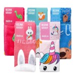 Ręczniki dziecięce 30x50 cm w pięciu wariantach kolorystycznych. Z przodu widoczne nadruki z motywami: królik, jednorożec, dinozaur, lis oraz postać psa.