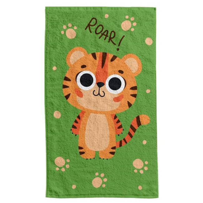 Ręcznik przedszkolny dla dziecka 30x50 cm w zielonym kolorze z rysunkiem tygryska. Na górze widoczny napis ROAR!, a na tle znajdują się małe, kremowe ślady łap. Produkt leży płasko, prezentując gładką fakturę, idealny do użytku przez dzieci.