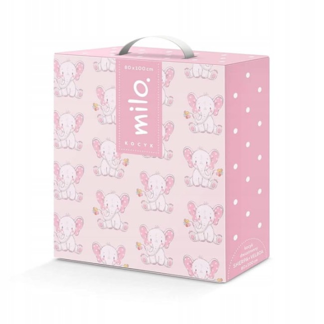Różowa, prostokątna paczka z kocem niemowlęcym Milo 80x100 cm. Na opakowaniu widoczne ilustracje słoników oraz białe kropki. Logo „milo” umieszczone na etykiecie, wraz z napisem „kocyk”. Wysoka jakość i przyjazny dla dzieci design.
