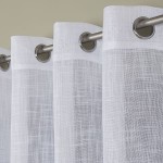 Firana gładka na przelotkach, biała z etaminy, o wymiarach 140x250 cm. Widoczne metalowe przelotki i faktura materiału, lekko przezroczysta, ułożona na karniszu.