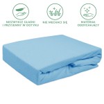 Prześcieradło frotte z gumką w kolorze błękitnym 200x220 cm, leżące na płaskiej powierzchni, z widoczną miękką fakturą materiału. Brak widocznych napisów i detali. Idealne do zastosowania na dużym łóżku.