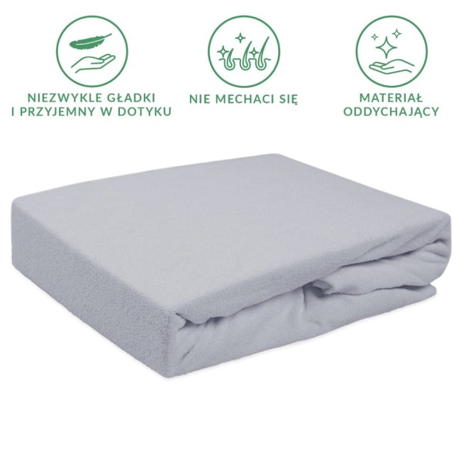 Prześcieradło frotte z gumką w kolorze popielatym, o wymiarach 180x200 cm. Złożone, leżące na jednolitym tle, wykonane z materiału oddychającego i gładkiego w dotyku. Brak widocznych napisów czy logo.