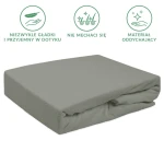 Prześcieradło frotte z gumką w kolorze szarym (120x200 cm), leżące na białym tle, o teksturowanej powierzchni. Widoczna guma zapewniająca łatwe dopasowanie. Produkt pokazany w całości w złożonej formie, brak widocznych napisów lub logo.