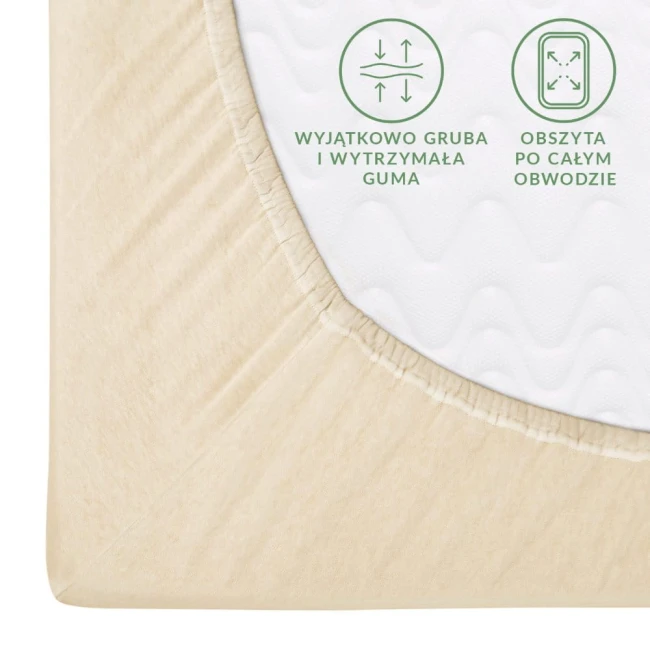 Prześcieradło jersey z gumką w kolorze jasnego beżu, o wymiarach 200x220 cm. Widoczna gruba guma obszyta po całym obwodzie, zapewniająca stabilne mocowanie. Tekstura materiału gładka, z delikatnym połyskiem.