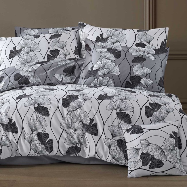  Elegancka biała pościel 200x220 z 100% bawełny o satynowym splocie w czarno białe liście miłorzębu 