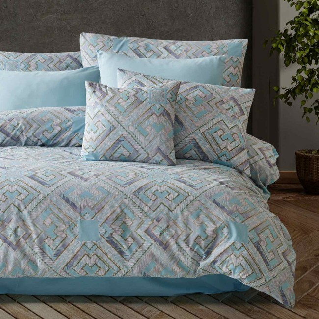  Elegancka niebieska pościel 200x220 z 100% bawełny o satynowym splocie w szare geometryczne wzory 