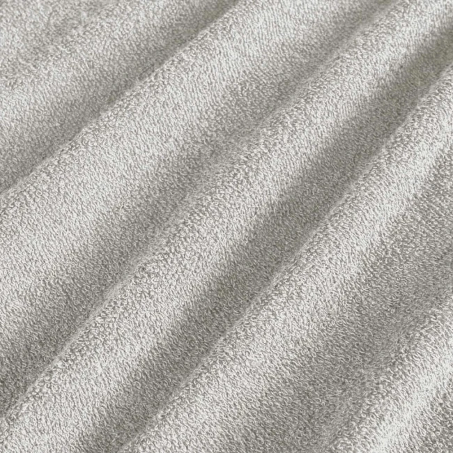 Pościel frotte 160x200 w kolorze popielatym, leżąca na płasko. Widoczna faktura materiału, charakterystyczna dla frotte, z delikatnymi wypustkami. Tło jednolite, neutralne. Rozmiar odpowiedni do dużego łóżka.