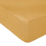 Prześcieradło frotte z gumką o wymiarach 120x200 cm w kolorze musztardowym. Produkt leży płasko, widoczne są zaokrąglone brzegi oraz teksturowana powierzchnia materiału. Tło białe, co podkreśla intensywność koloru.