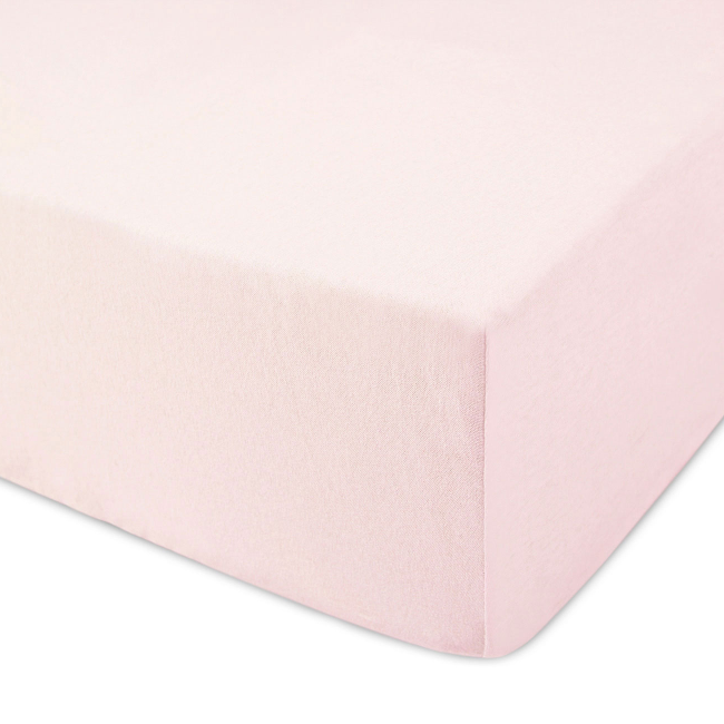 Prześcieradło jersey z gumką w kolorze różu kwarcowego, rozmiar 120x200 cm, leżące na białym tle. Wykonane z miękkiego materiału, ma elastyczne brzegi, które zapewniają dobre dopasowanie do materaca. Tekstura gładka, bez widocznych dekoracji.