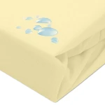 Ochronne prześcieradło z gumką w kolorze kremowym, rozłożone na gładkim tle. Widać fakturę materiału oraz detale, takie jak widoczne krople wody, co sugeruje właściwości wodoodporne. Prześcieradło ma wymiary 140x200 cm.