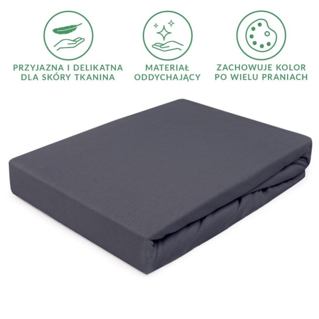 Prześcieradło jersey z gumką 140x200 w kolorze ciemnego szarego, leżące na białym tle, wykonane z oddychającego materiału. Widoczne gładkie boki i detal brzegów. Produkt zwinięty, idealny do łóżka.