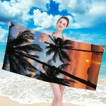 Ręcznik plażowy 100x180 Palmy o zachodzie słońca szybkoschnący z mikrofibry duży