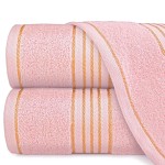 Ręcznik do rąk 30x50 cm w jasnym różowym kolorze, wykonany z bawełny o gramaturze 500 g/m2, z bordiurą w złote paski. Produkt leży na płaskiej powierzchni, ukazując fakturę materiału oraz detale wzoru. Tło jednolite, neutralne.