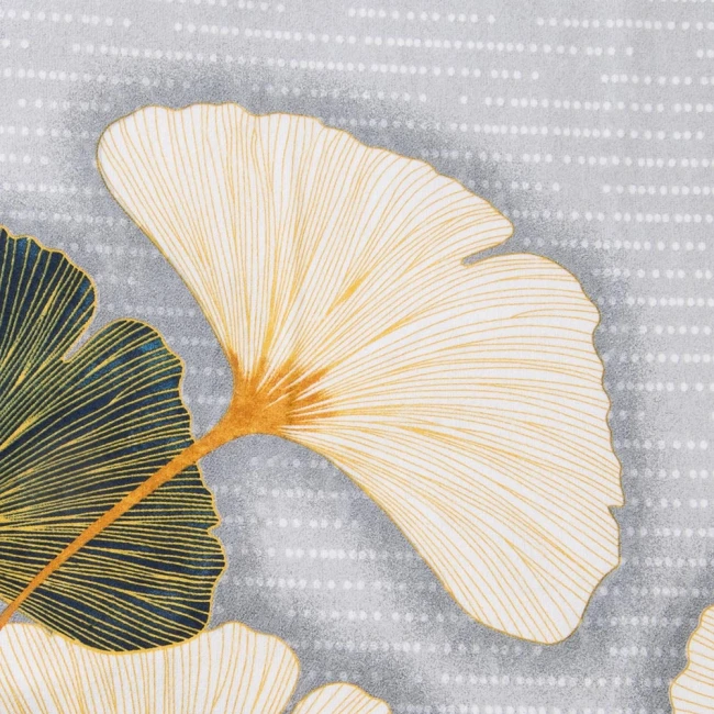 Pościel flanelowa 180x200 cm w odcieniu szarości, z drzewami miłorzębu w żółtych i zielonych tonacjach na tle o delikatnym, jasnym wzorze. Wzór roślinny z wyraźnymi detalami. Idealna do aranżacji sypialni z naturalnym akcentem.