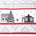 Pościel flanelowa 140x200 Selvia w kolorze białym z nadrukiem choinek i chat. Wzory w odcieniach czerni, szarości oraz czerwieni, umieszczone na tle białym. Wzór z grafiką drzew, domków i płatków śniegu, tekstura flanelowa, nadająca ciepło.