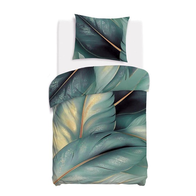 Pościel satyna bawełniana 140x200, w kolorze zielonym, z wzorem liści w odcieniach czerni i złota. Złożona, ułożona na białym tle, z poszewką na poduszkę i poszwą. Wykonana z satynowej tkaniny, podkreślającej detale zdobień.