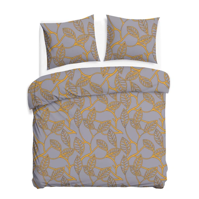 Pościel satyna bawełniana 220x200 w szaro-pomarańczowy wzór liści, w zestawie z dwoma poszewkami na poduszki. Ułożona poziomo, z widocznym nadrukiem na tkaninie. Tło jednolite, podkreślające detale wzoru, bez dodatkowych elementów.