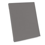 Prześcieradło bawełniane bez gumki 160x200 cm w kolorze szarym, prezentowane w pozycji złożonej. Materiał ma gładką fakturę, dodatkowe 5 cm po bokach zapewniające lepsze dopasowanie. Stan nowy, na jednolitym tle.