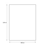 Koc bawełniany 150x200 cm w kolorze zielonym, ze wzorem choinek. Dwustronny, z frędzlami na brzegach. Prezentowany leżąco, pod kątem, na jednolitym tle. Ważny element dekoracji wnętrza o świątecznym charakterze.