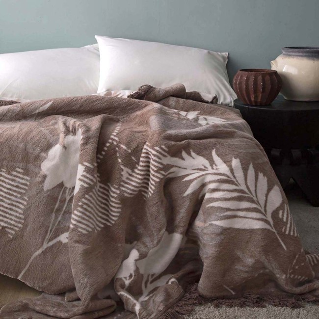  Koc bawełniany brązowy z motywem liści i roślin 150x200 z frędzlami 