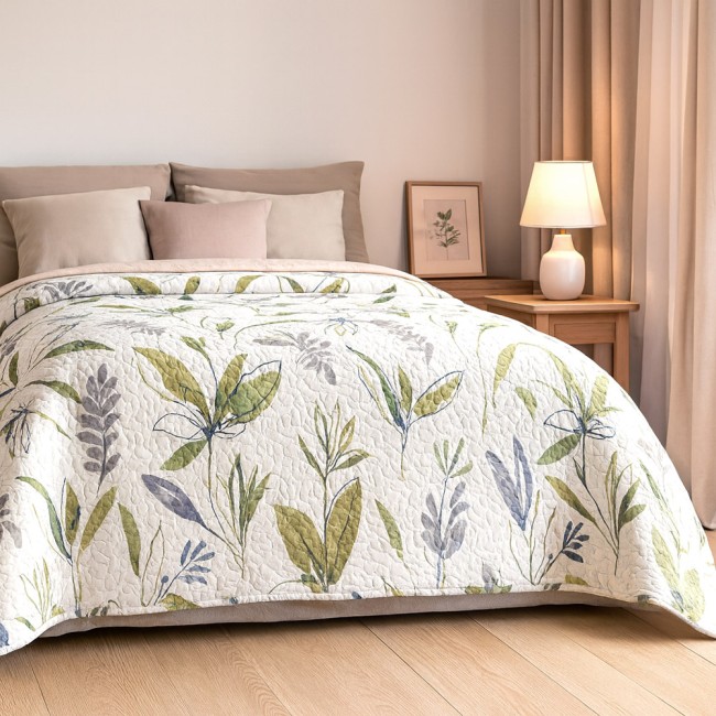  Pikowana, miękka, biała narzuta drukowana w rozmiarze 170x210 cm we wzorzyste zielone kwiaty 